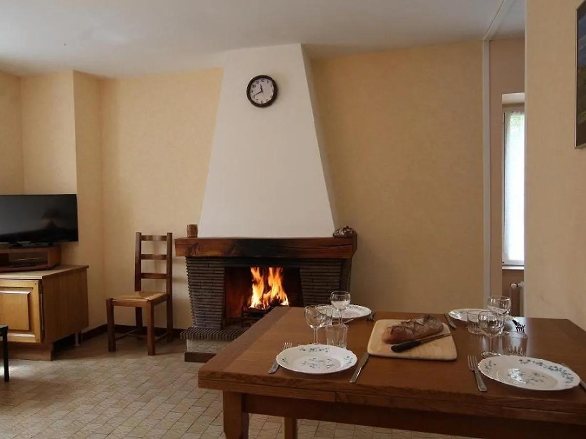 Charmante Maison Traditionnelle Avec Jeux, Terrasse Et Parking A Lantriac - Fr-1-582-78 0*,
