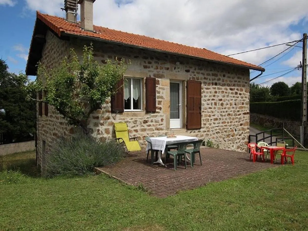 Holiday home Charmante Maison Traditionnelle Avec Jeux, Terrasse Et Parking A Lantriac - Fr-1-582-78 France
