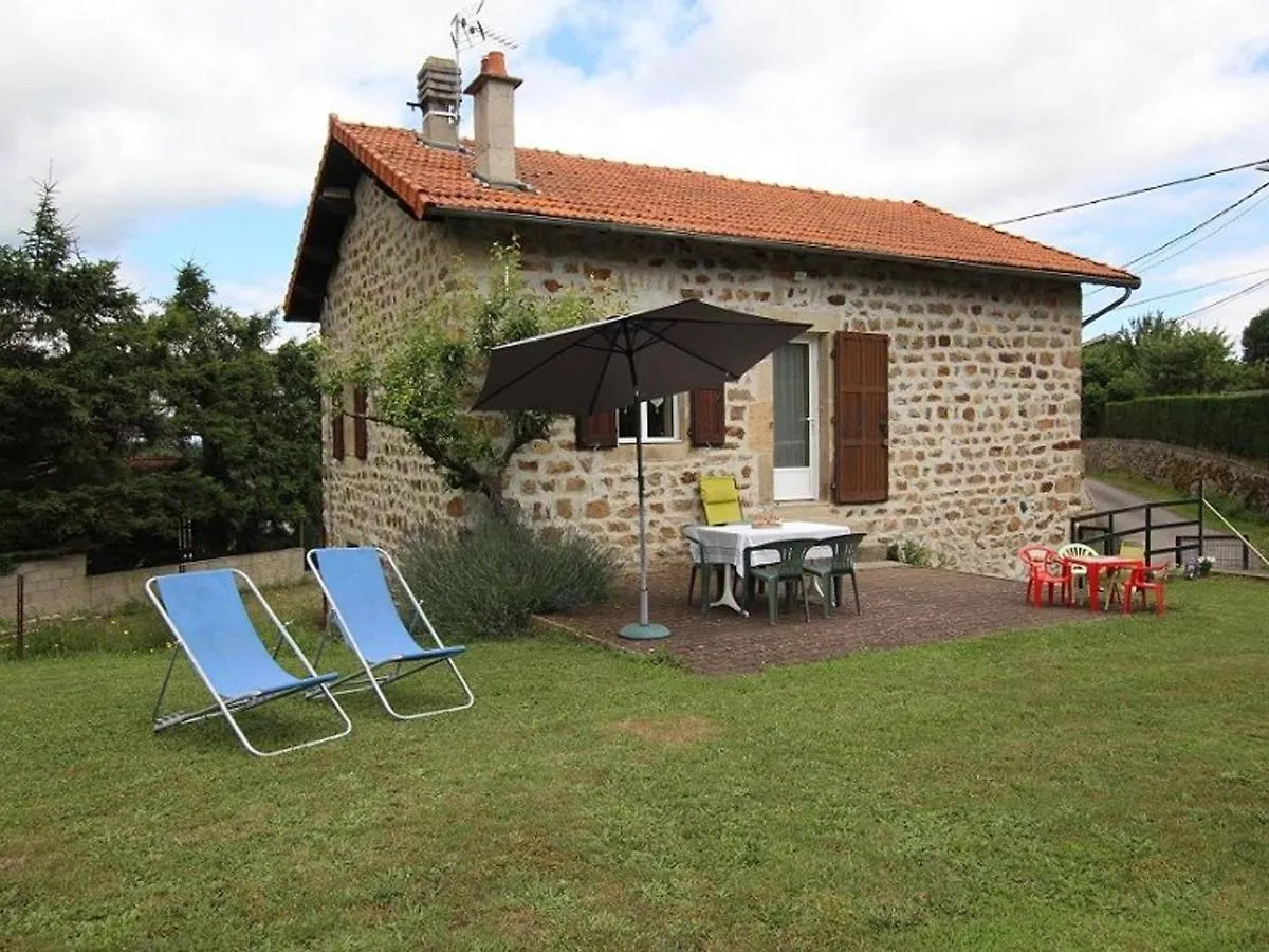Vakantiehuis Charmante Maison Traditionnelle Avec Jeux, Terrasse Et Parking A Lantriac - Fr-1-582-78